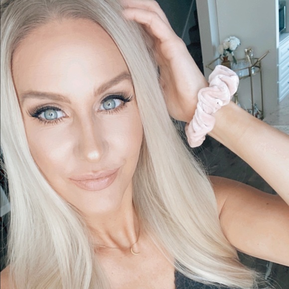 Meet your Posher, Alli - Picture 2 of 3